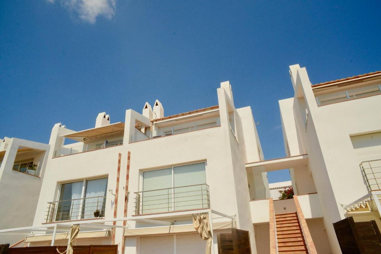 Beachfront Duplex With Terrace And Sea Views - Кадакес Екстериор снимка