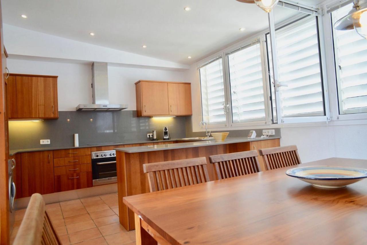 Beachfront Duplex With Terrace And Sea Views - Кадакес Екстериор снимка