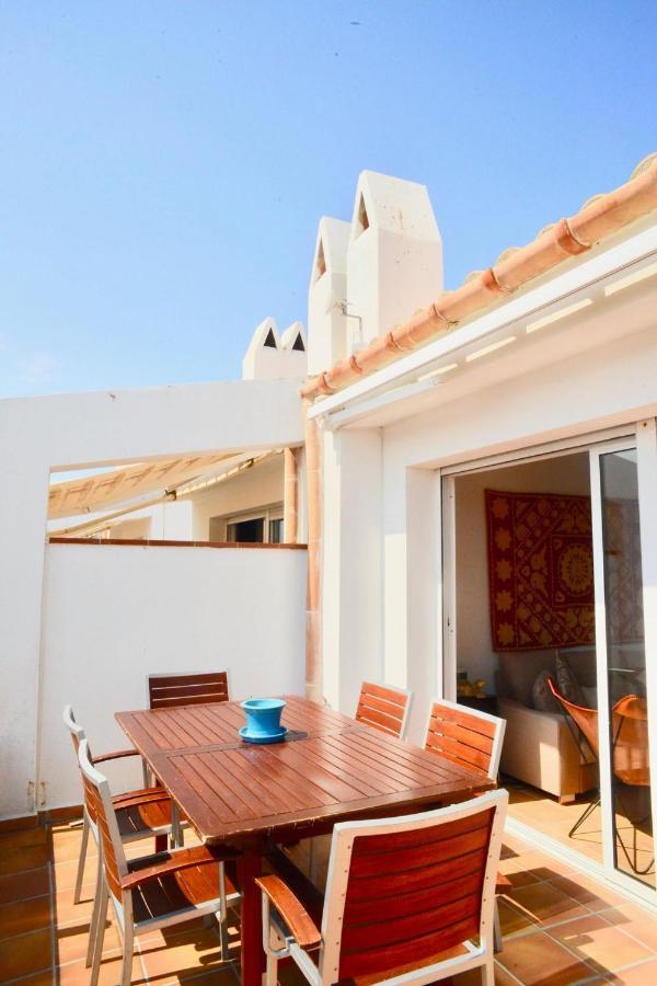 Beachfront Duplex With Terrace And Sea Views - Кадакес Екстериор снимка