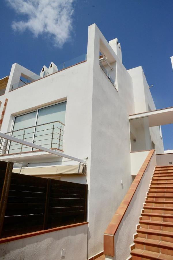 Beachfront Duplex With Terrace And Sea Views - Кадакес Екстериор снимка