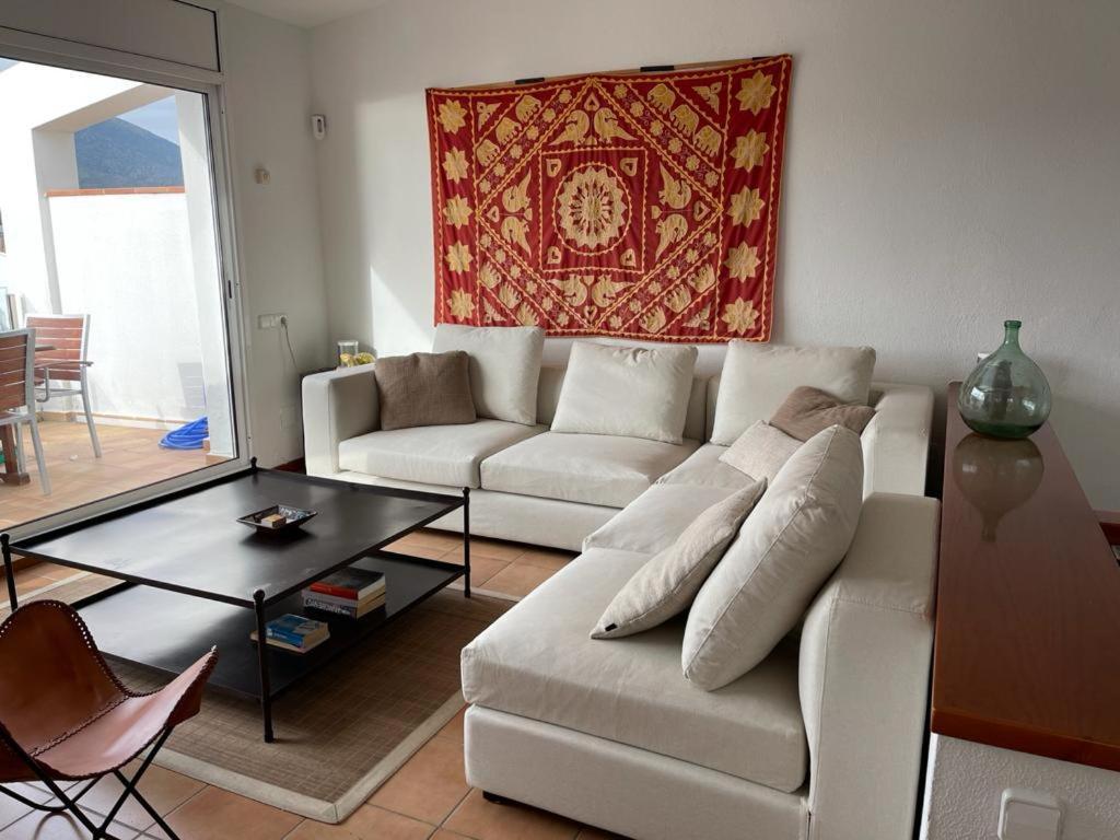 Beachfront Duplex With Terrace And Sea Views - Кадакес Екстериор снимка