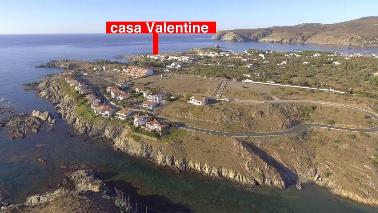 Beachfront Duplex With Terrace And Sea Views - Кадакес Екстериор снимка